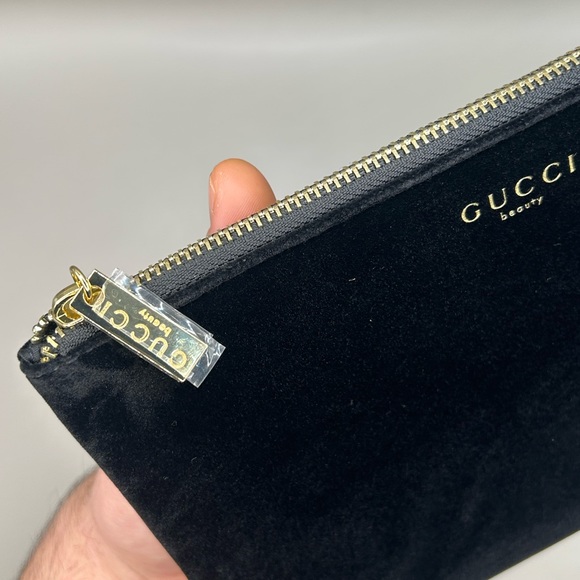 Gucci Beauty Velvet Black Makeup Pouch - Picture 5 of 6